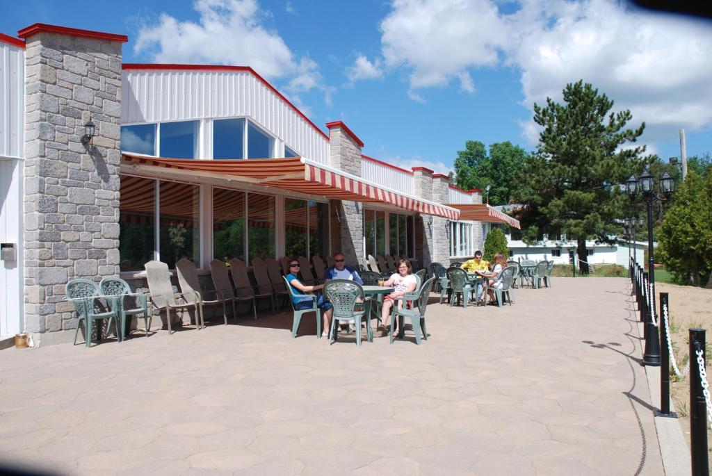 Auberge Le Cabanon Saint Zenon Екстериор снимка